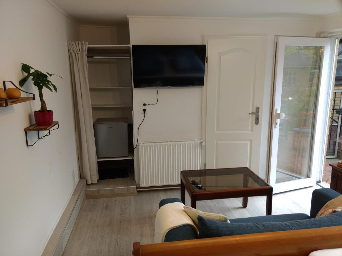 Ruhige, Gemuetliche 1-Zimmer Gartenwohnung Fuer 2 Erwachsene Любек Экстерьер фото